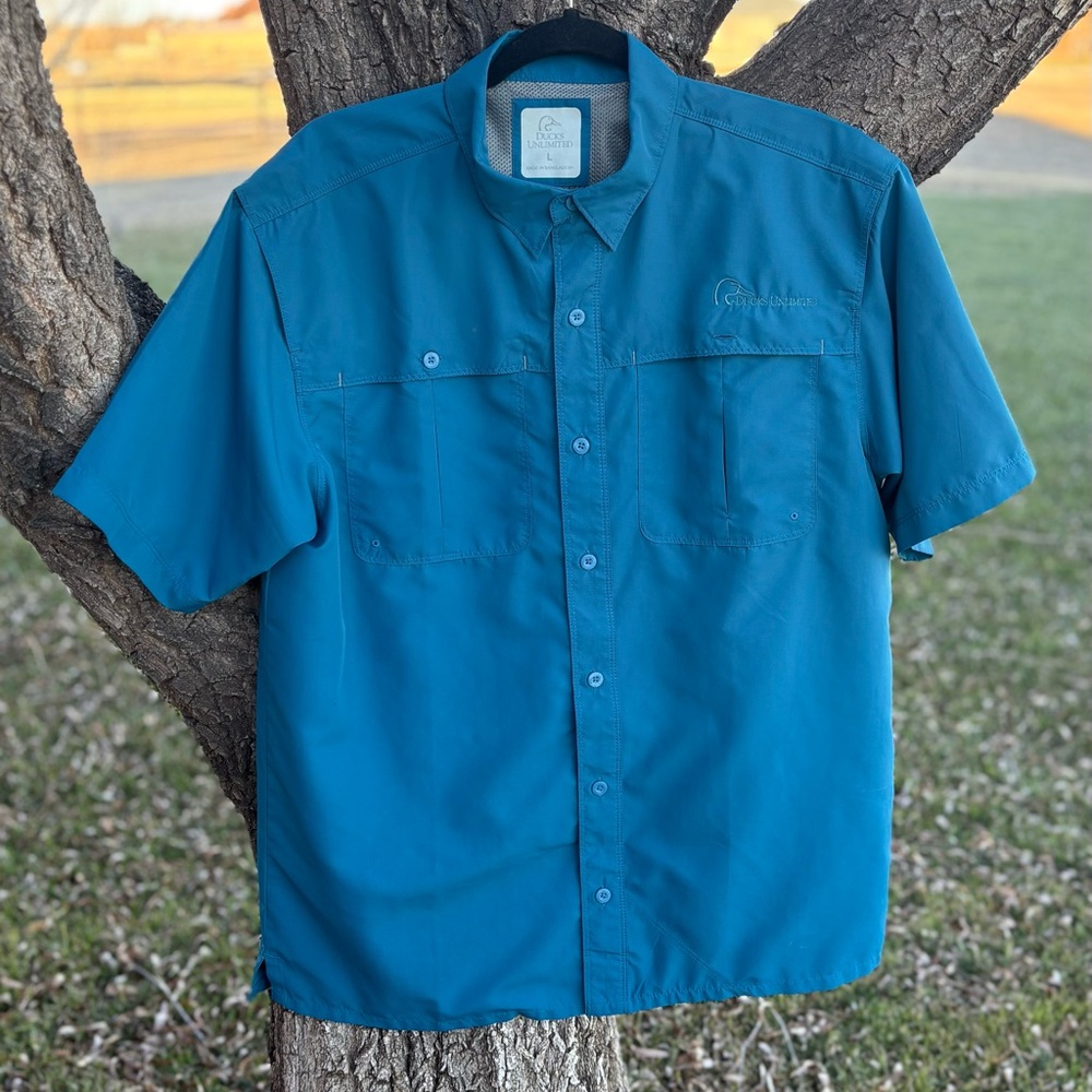 129. Ducks Unlimited Gorgeous Teal Button-Up Shirt